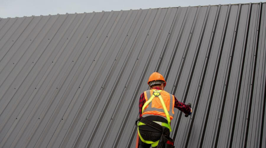 Professional residential roofers in Donahue, IA